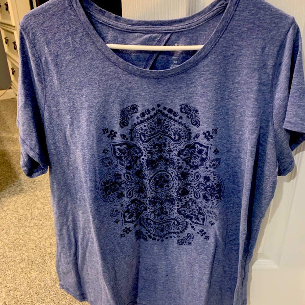 Woman’s short sleeve shirt